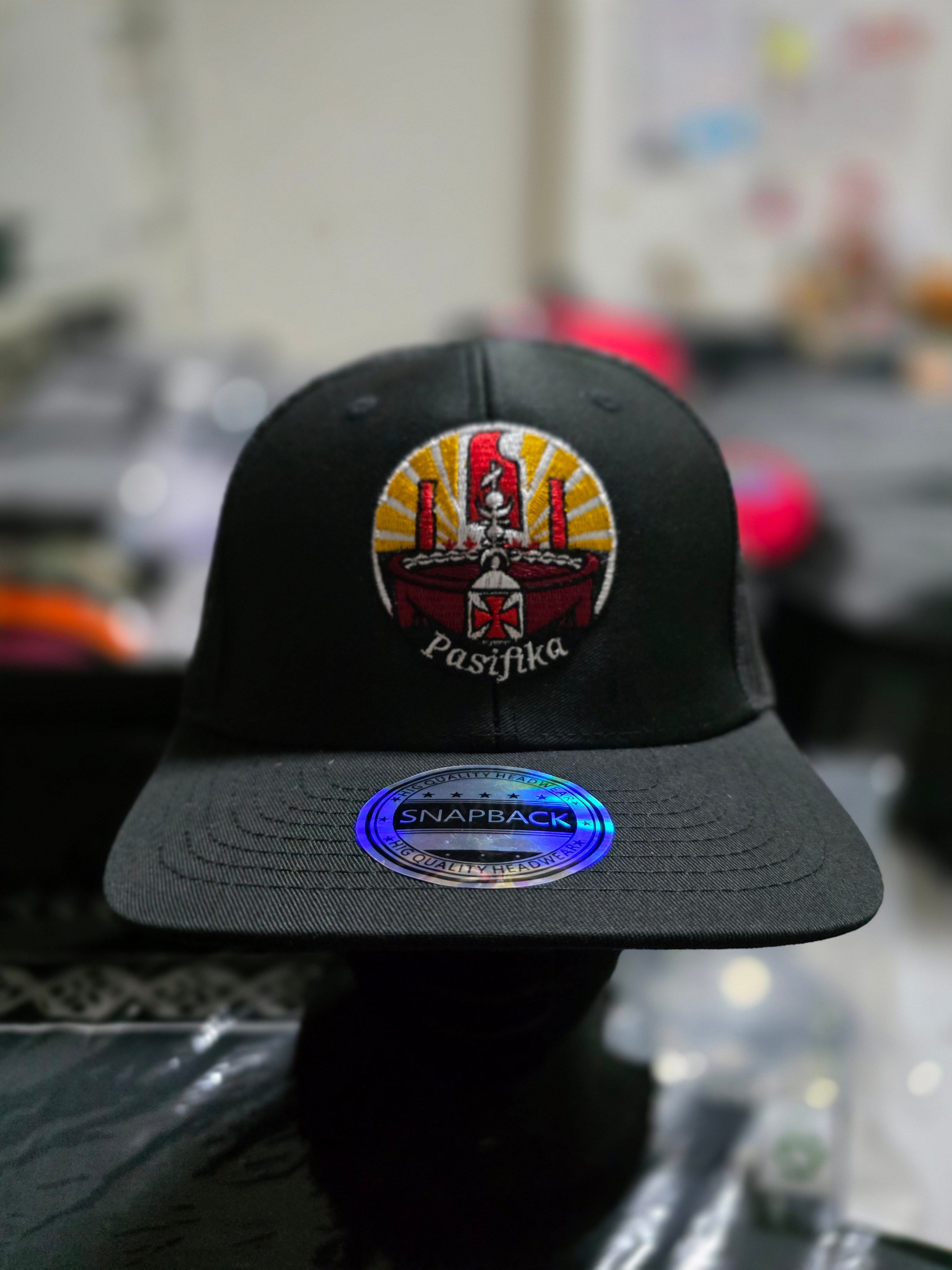 Casquette trucker noir avec filet motif pacifika